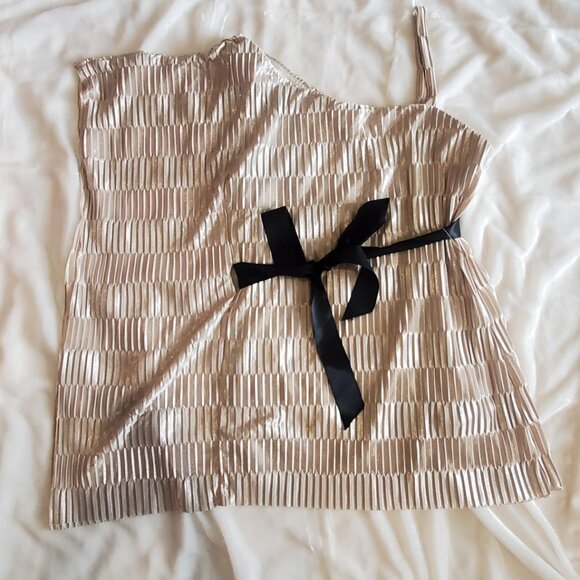 One Sleeve Blouse - Picture 3 of 5